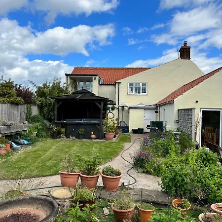 Southview Villa Ganton Exterior photo
